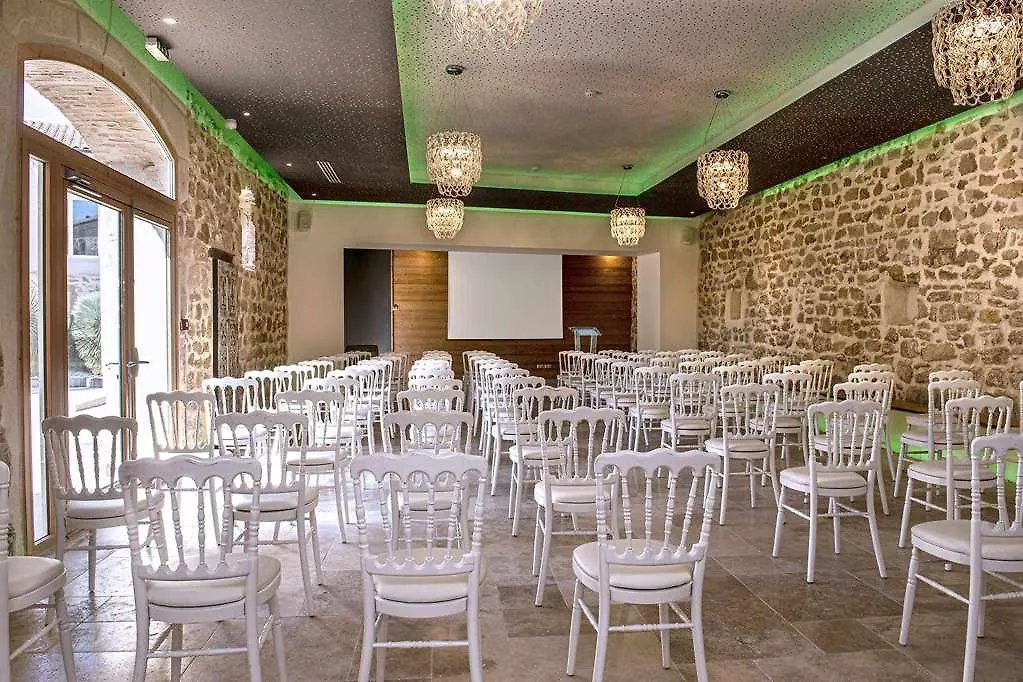 Chateau De Massillan Uchaux فندق
